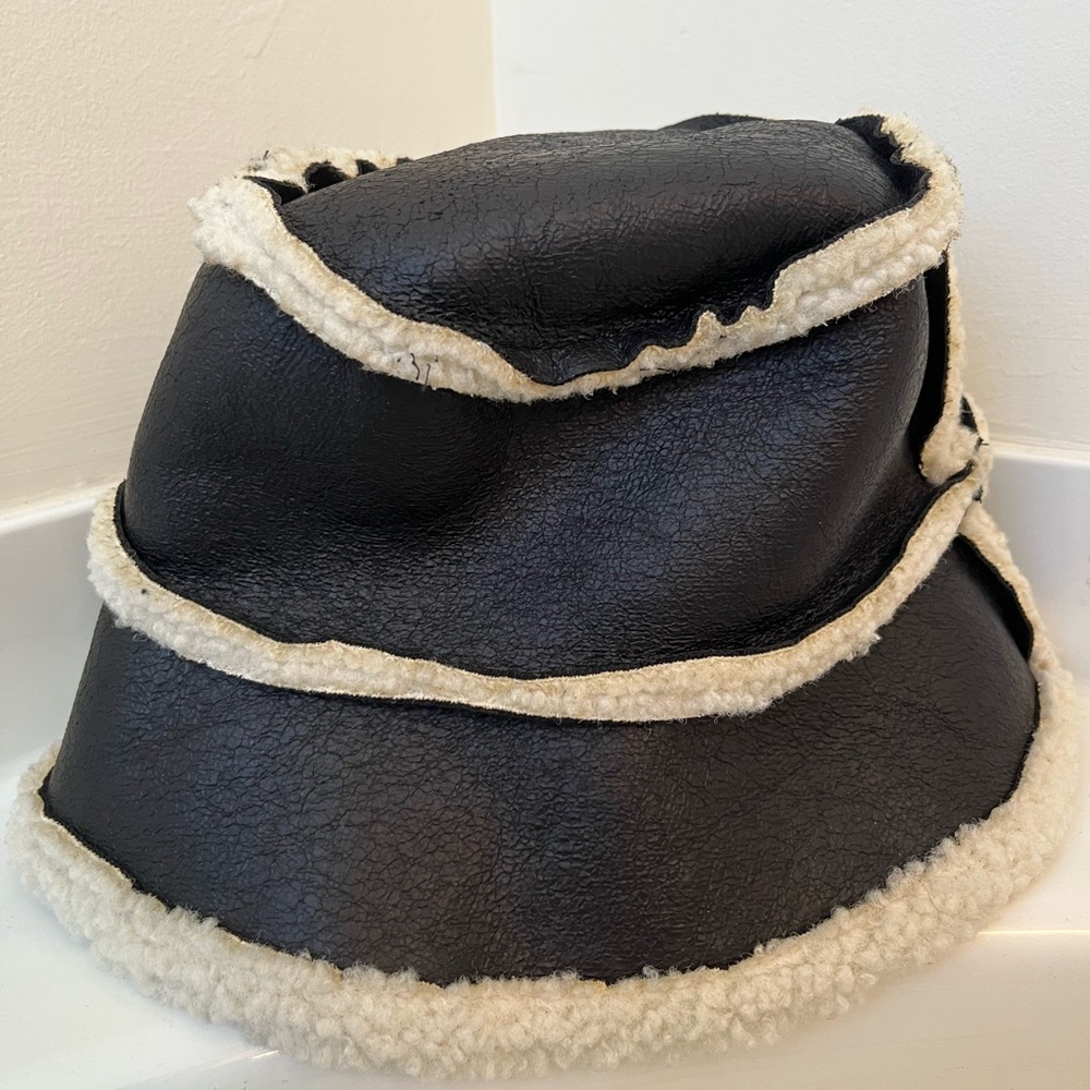 Elegant Black and Cream Shearling Bucket Hat